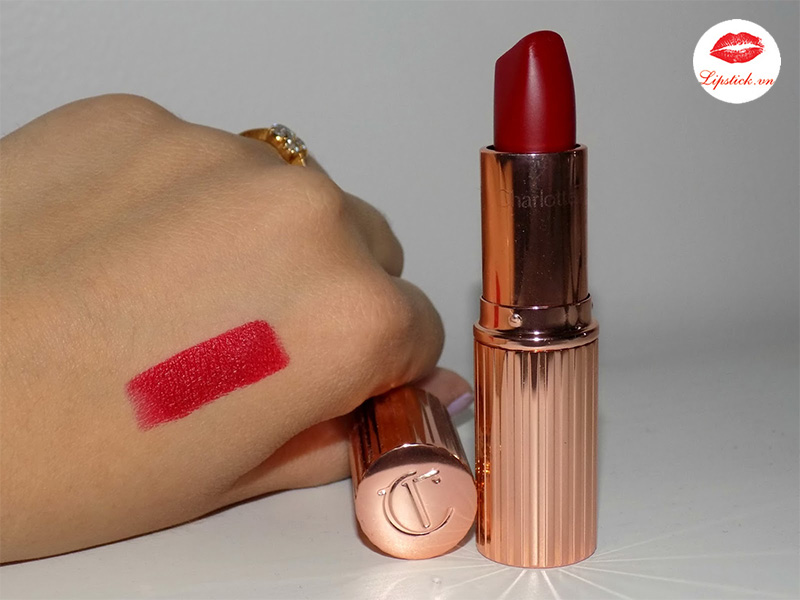 charlotte-tilbury-lipstick-red-carpet-red
