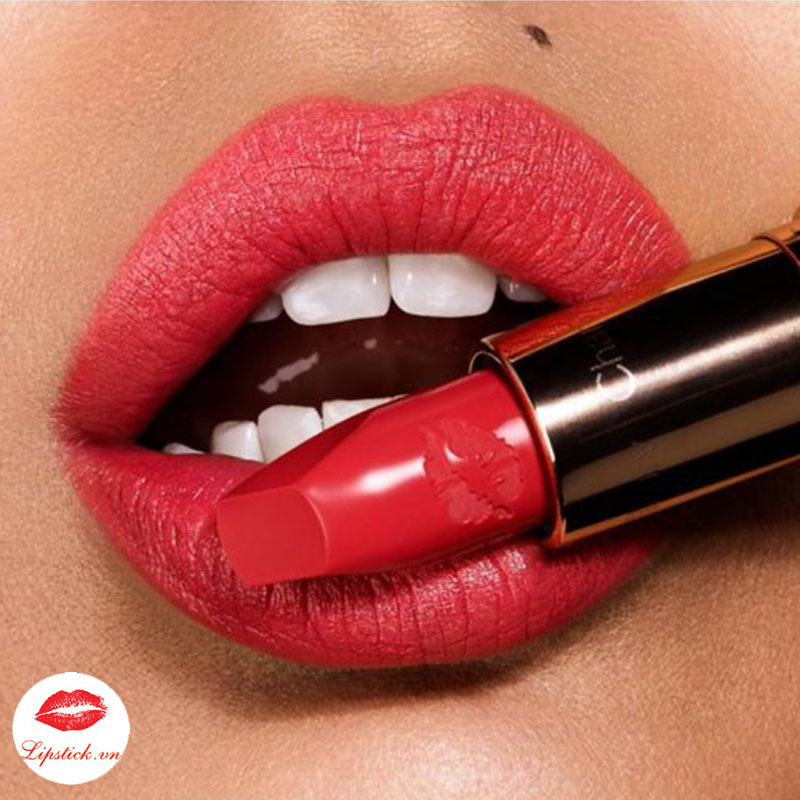 charlotte-tilbury-mau-hot-emily-lipstick