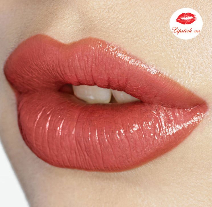 review-charlotte-tilbury-kissing-coachella-coral-lipstick