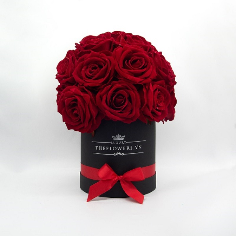 Hoa lụa đỏ hộp tròn đen - Món quà Valentine 2022 cho vợ đầy lãng mạn, yêu thương