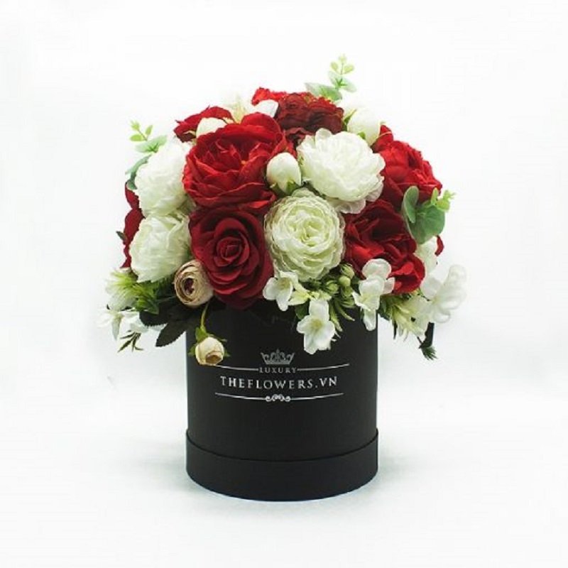 Hoa lụa phối màu đỏ trắng - Chan chứa tình yêu thương với món quà Valentine 2022 cho vợ